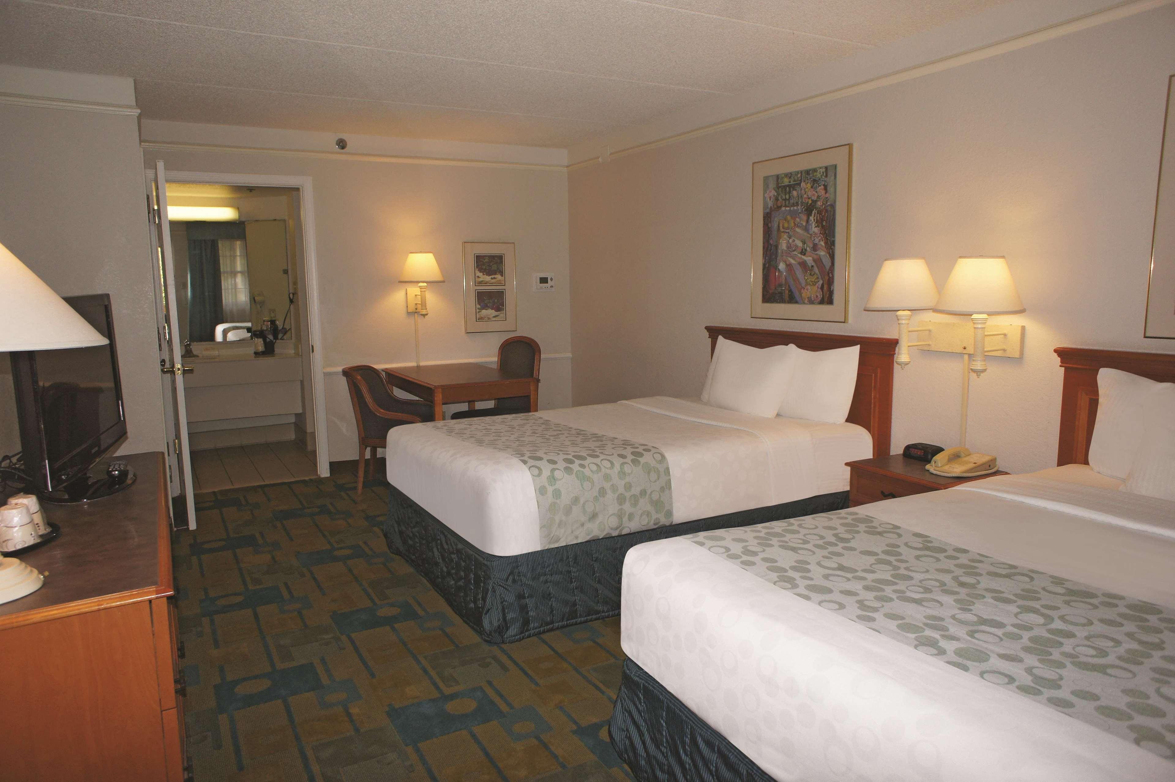 Days Inn By Wyndham San Diego Vista Exterior foto