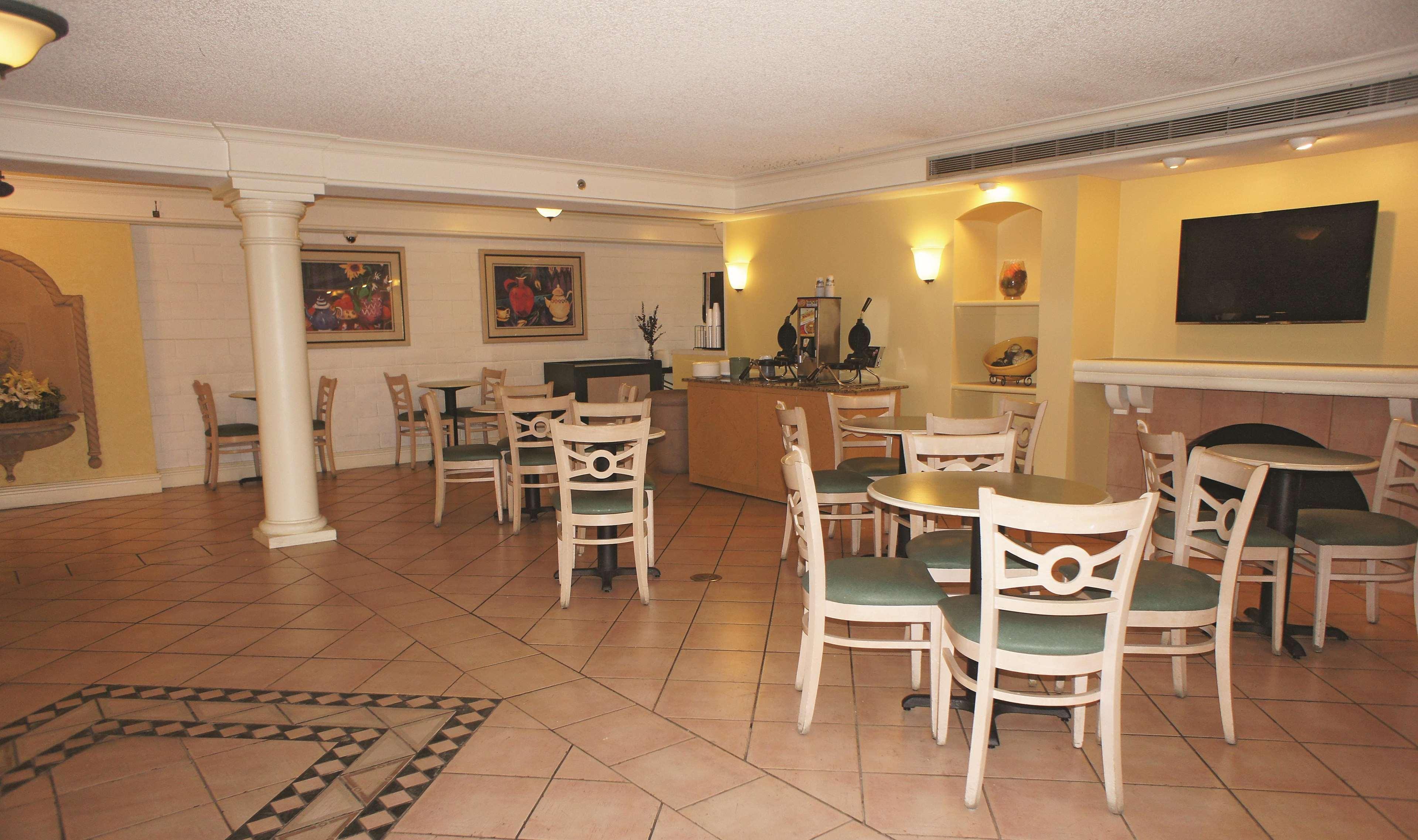 Days Inn By Wyndham San Diego Vista Exterior foto