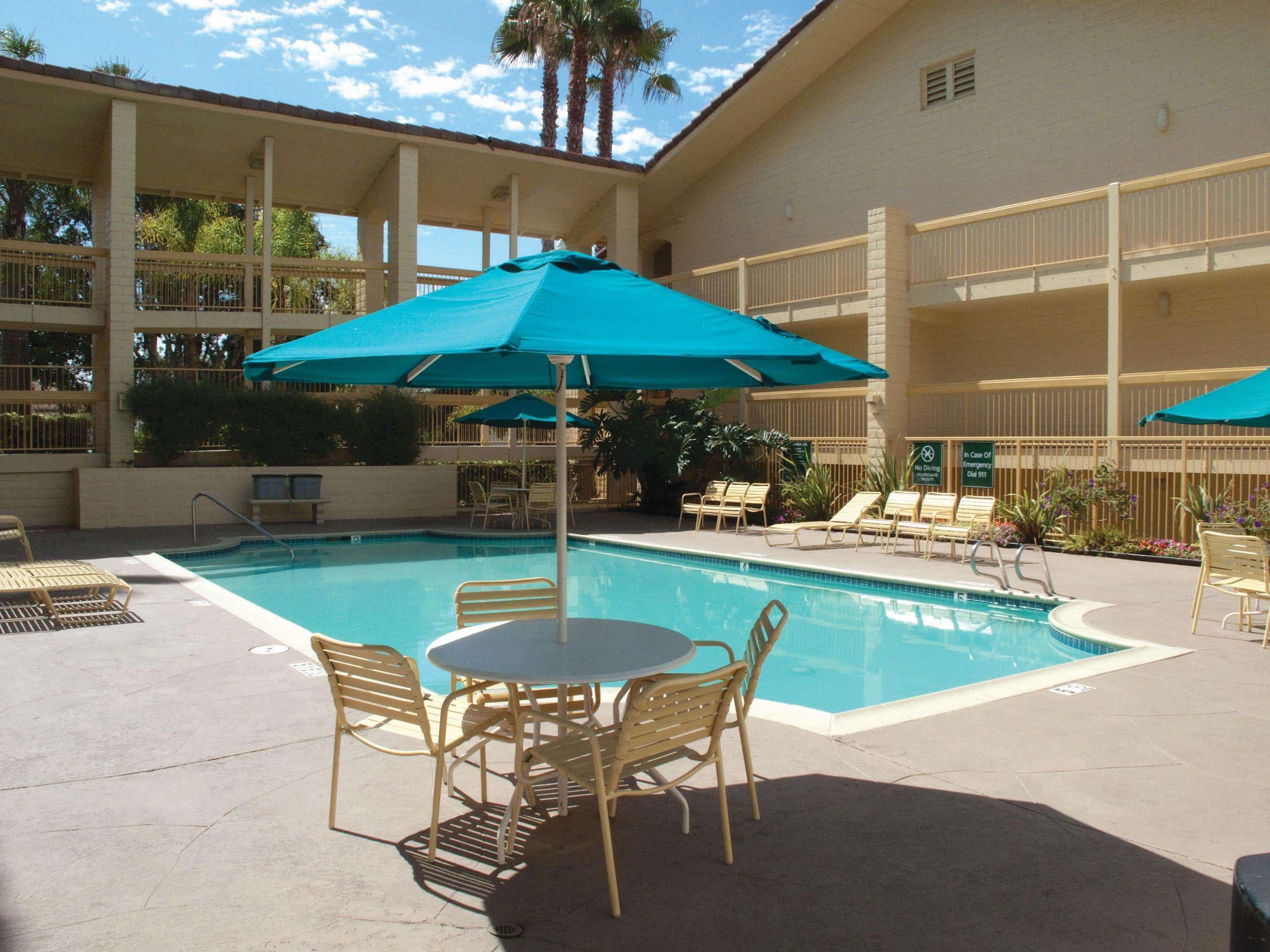 Days Inn By Wyndham San Diego Vista Exterior foto